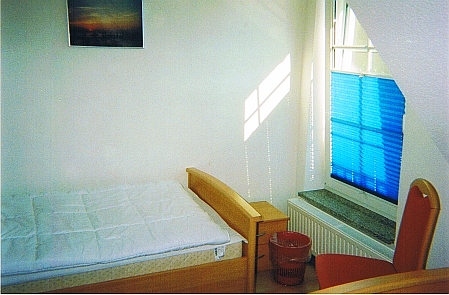 Das 2. Schlafzimmer schlafzi2bett.jpg